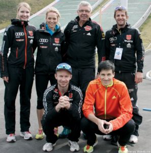 Das deutsche Skisprungteam in Almaty: Svenja Würth, Melanie Faißt, Maximilian Mechler, Peter Rohwein, Martin Schmitt, Christian Bruder (v.l.n.r.). | Bild: Dominik Vorhölter