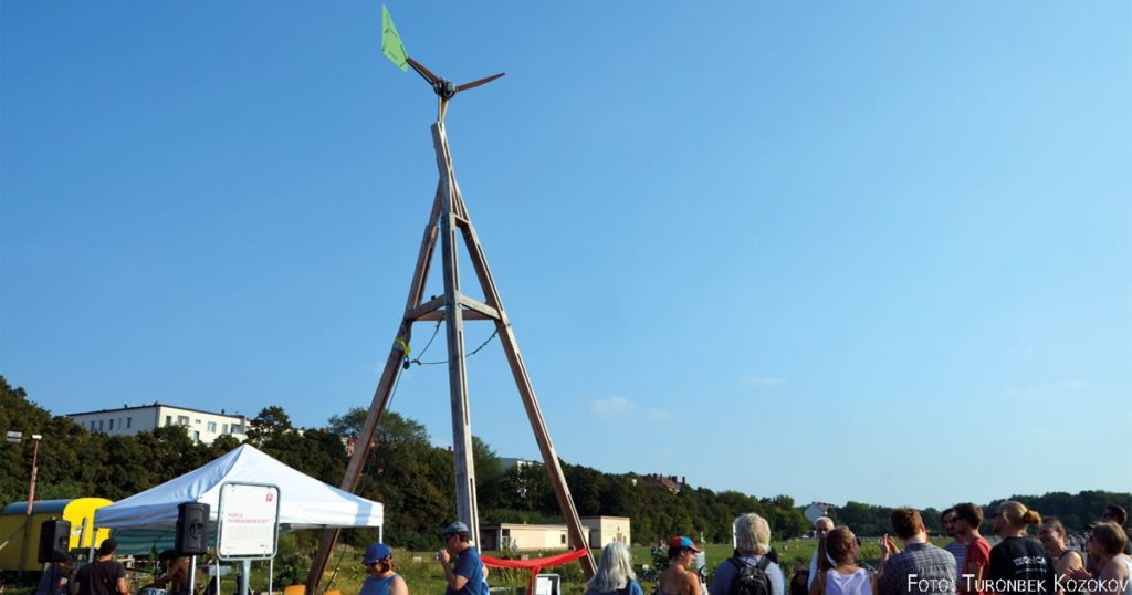 Endlich Strom auf dem Tempelhofer Feld! | Foto: Turonbek Kozokov