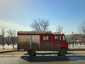 Diesen Einsatzwagen der deutschen Freiwilligen Feuerwehr entdeckte Daniel Amanscholow in Karaganda.