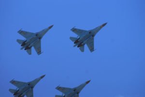 Kampfjets in Rautenformation, zu Beginn ihrer Showeinlage.