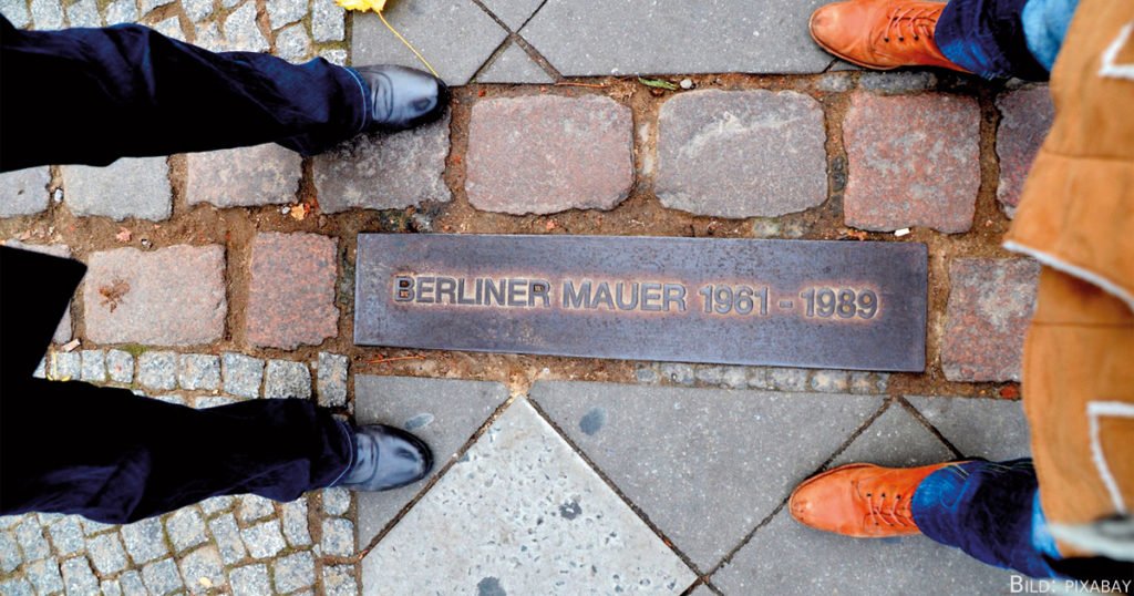 Heute finden sich an vielen Orten Berlins Hinweise auf die gefallene Mauer.