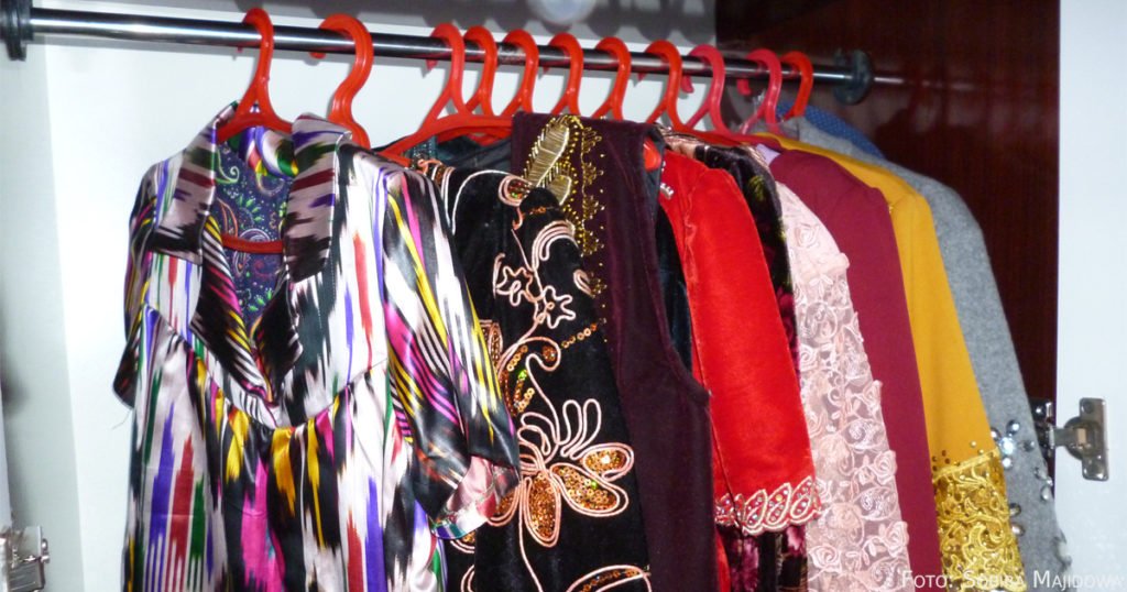 Garderobe von usbekischen Bräuten