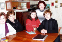 Особенности проекта «Центры встреч» Кыргызской Республики «Центр встреч», с. Беловодское. Cлева направо: К. Шопперт - член Совета НМК, О.В. Арапова - руко-водитель кружка ИЗО, Е.Ю. Дудченко - руководитель детского клуба немецкого языка и культуры «Quelle», В.П. Генина - менеджер проектов GTZ/BMI, М.Г. Долбня - руководитель ЦВ.