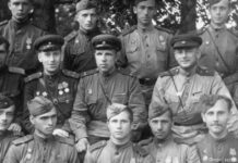 «Вызываю огонь на себя» Группа награждённых в боях за город Нарва. Июль 1944 г.