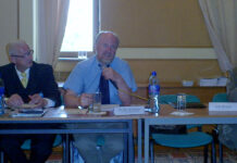 Образцовая практическая деятельность и личная ответственность По словам Бодо Лохмана (в центре), знания - основа общественного прогресса