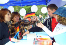 Тесное сотрудничество в процессе европейской интеграции Выставочный стенд немецкого посольства