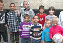 Возьми меня, мама! Где же родители этих брошенныйх детей?