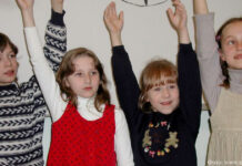 Страна свободных людей Дети на занятиях в воскресной школе