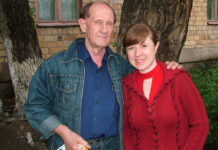 Автор памятника неизвестному русскому писателю в Казахстане Известный русскоязычный критик Казахстана - Виктор Бадиков и Елена Зейферт