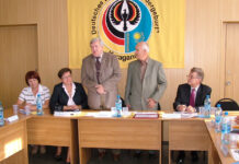 Беседа о самом важном Участники круглого стола в Карагндинском областном обществе "Немецкий центр "Wiedergeburt"