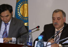 Развивая тесное сотрудничество Ответственный секретарь Министерства информации и культуры РК Ержан Бабакумаров и председатель АООНК «Возрождение» Александр Дедерер