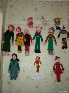 Куклы из пряжи, изготовленные Ларисой Энгель