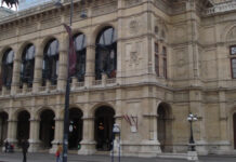 Неповторимая атмосфера Вены музыкальной столицы Европы Венский государственный оперный театр по посещаемости многочисленными туристами является первой достопримечательностью