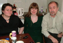 Поэт, художник, редактор Лиля Калаус, Елена Зейферт и алматинский бард Геннадий Банников