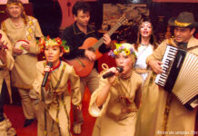 Формула счастья: семья, друзья, любимая работа На сцене – коллектив «Арт-Бренд-Интернейшнл».