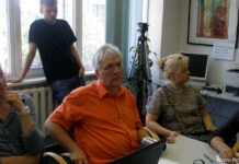 Все зависит от желания фотографа! Слева направо: фотохудожник Йенс Либхен и директор Гёте-института Гюнтер Хазенкамп.