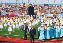 Праздник встречи с Президентом Именно представителям национальных культурных центров выпала честь встречать Президента до начала праздника.