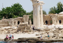 Шоколадный загар, или «просто отдохнуть» Храм Аполлона в Турции стремятся посетить почти все туристы.