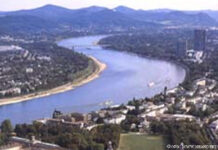 «В чужой стране почувствовать счастливой себя — довольно редкая удача» Один из персонажей стихов Лидии - город Бонн.