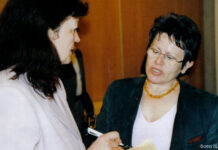 Право на себя Слева направо: председатель культурного центра г. Бибераха Елена Дудова и Соня Янке.