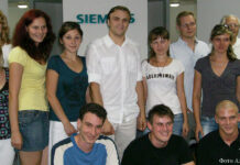 В Германии русский язык трудно забыть Игорь Кюн (в центре).