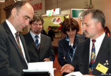 Уникальный проект — смысл всей жизни Д-р Бергнер в беседе с И.Шлейхером на открытии выставки во время русской ярмарки в Бад Залцуфлене.