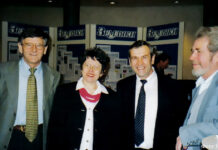 O диалектах российских немцев Виктор Гейнц (справа) в кругу коллег на одной из традиционных встреч переселенцев.