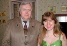 Литературная чаша Елены Зейферт Председатель Карагандинского областного общества «Немецкий центр «Видергебурт» Виктор Кист и Елена Зейферт.