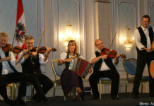 Die Tanzgeiger Впервые в Казахстане с двумя концертами в Астане и Алматы побывал народный австрийский ансамбль Die Tanzgeiger.