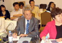 Путь сказок, мифов и эпосов (Слева) Директор Института литературы и искусства им.М.О.Ауэзова академик НАН РК Сеит Каскабасов с сотрудниками