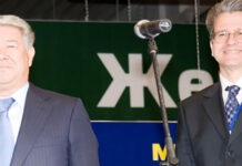 Немецкое качество на казахстанском рынке В мероприятии принял участие аким г. Алматы Ахметжан Есимов. Справа - генеральный директор МЕТРО Стивен Кригер