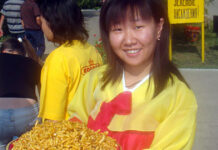 Через преграды одной командой Председатель Молодежного движения корейцев (МДК), руководитель молодежной Ассамблеи, член Совета молодежи при акиме Костанайской области, руководитель команды КВН «Цветной коктейль» Марина Ли.