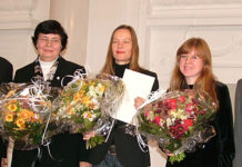 От письменного стола к церемонии в замке Елена Зейферт принимает поздравления.