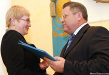 Единство в многообразии Елена Шик, директор немецкого культурного центра г. Костаная и аким области Сергей Кулагин.