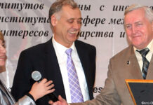 Успешная работа сплоченной команды Церемония награждения Виктора Киста, Председателя Карагандинского областного общества «Немецкий центр «Видергебурт»