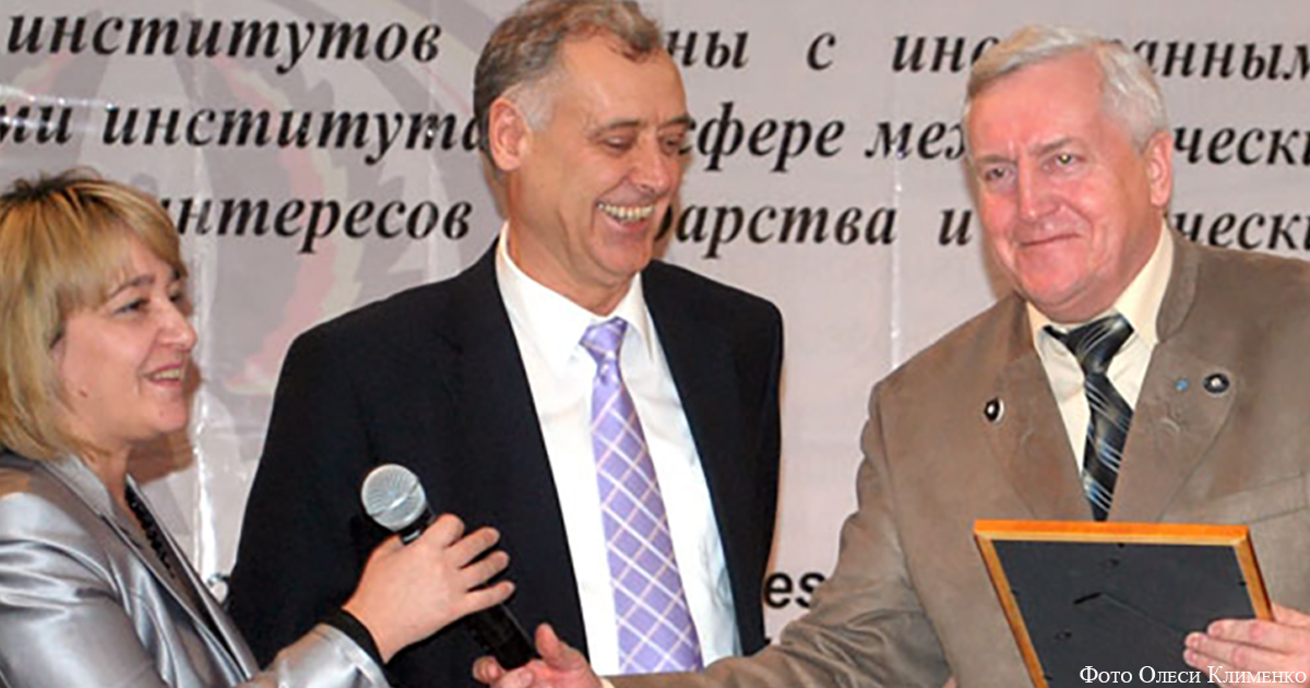 Церемония награждения Виктора Киста, Председателя Карагандинского областного общества «Немецкий центр «Видергебурт»
