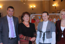 Мы ощущаем заботу об этнических немцах! Елена Татаринцева, координатор Центра встреч г. Кокшетау, Вячеслав Руф, Ирина Вакенгут, координатор по медико-социальным проектам, Ирина Фукс, координатор «Брайтенарбайт», Ольга Штейн, координатор BiZ-Караганда, Анатолий Конвишер.