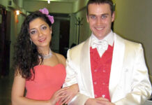 Перепеть соловьев Лас-Вегаса Владимир Алексанин с одной из участниц конкурса.