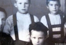 Со слезами на глазах Семейное фото.