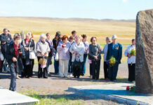 Вечная память На Спасском мемориальном комплексе зажгли свечи, возложили цветы, прошла поминальная панихида.