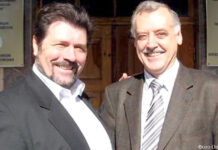 Чувство глубокого уважения и благодарности Генрих Гроут и Александр Дедерер в Немецком доме г. Алматы.