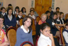 Серебряный ларец из Германии Активно участвовали в диалоге ученики двух алматинских школ - № 18 и №68.