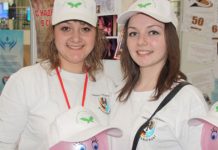 Через социальные инновации к повышению качества жизни Лидер Клуба немецкой молодёжи «Диамант» Светлана Довженко и Анастасия Трофимова.