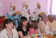 Празднование пасхи в Бескарагае Большой праздничный дастархан