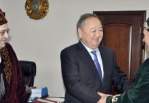 Быть примером для своих студентов Ректор КазНПУ им.Абая академик С.Ж.Пралиев принимает зарубежных ученых.