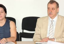 Посмотреть на нашу работу по-новому Елена Попова, эксперт по социальной работе, и Александр Дедерер.