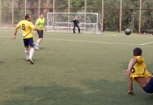 Все на футбол! В турнире играли и юные футболисты-любители, и участники постарше.