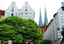 Город многообразия У памятника Святому Георгию