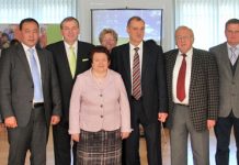 Лучше узнать друг друга и определить новые пути сотрудничества Представители АООНК “Возрождение”, Землячества немцев из России, посольства РК в ФРГ и Организации Европейских школ (ESО).