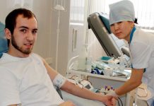 Донор, ты даришь жизнь! Обычно у доноров берут 450 грамм крови.